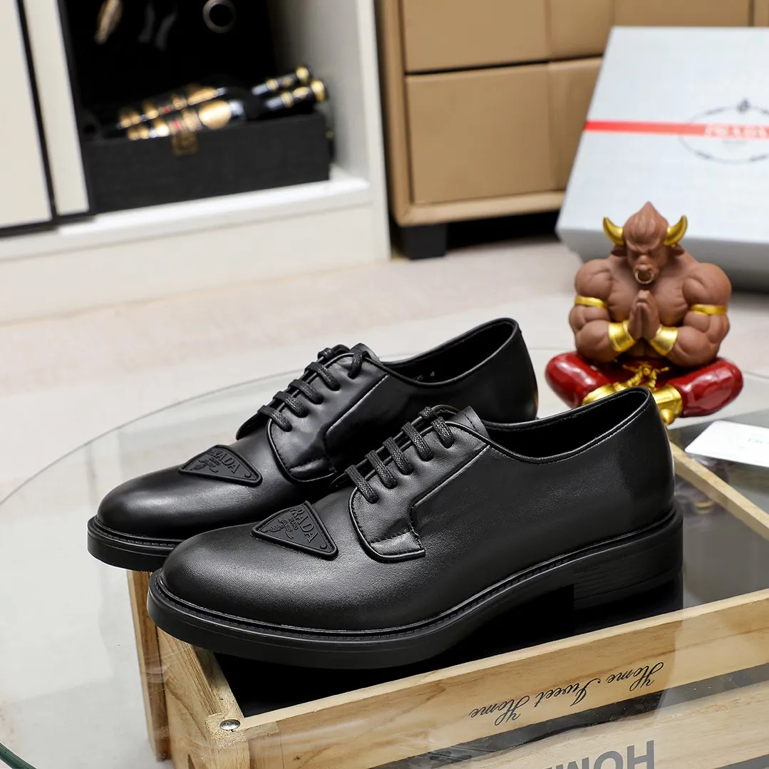 Men's shoes 💰620 💰💰🎩🎩【Prada】Counter 1:1⬆️original reproduction, absolute quality🆗original outsole, high-quality imported rubber, wear-resistant and non-slip, never degummed, upper material: imported first-layer cowhide➕anti-slip foam outsole, official website material, inner material: water-dyed leather lining, 3 colors available! Code number 38-44 (45. Can be customized)